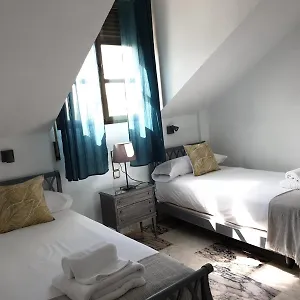 Casa Puerta De Santa Cruz , Sevilla España